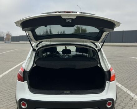 Белый Ниссан Кашкай, объемом двигателя 1.6 л и пробегом 170 тыс. км за 10555 $, фото 13 на Automoto.ua