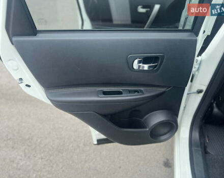 Белый Ниссан Кашкай, объемом двигателя 2 л и пробегом 190 тыс. км за 12000 $, фото 17 на Automoto.ua