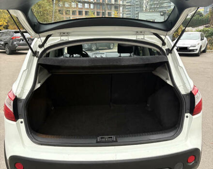 Білий Ніссан Кашкай, об'ємом двигуна 2 л та пробігом 176 тис. км за 11000 $, фото 8 на Automoto.ua