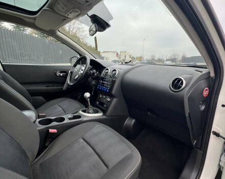 Белый Ниссан Кашкай, объемом двигателя 1.6 л и пробегом 170 тыс. км за 10555 $, фото 33 на Automoto.ua