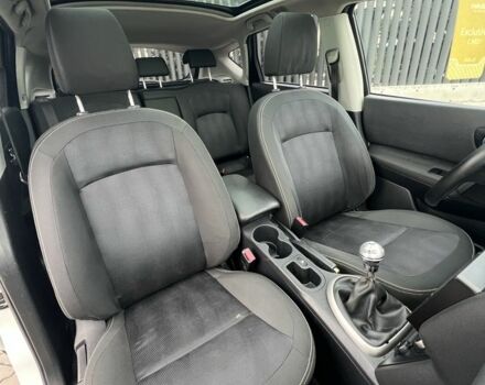 Белый Ниссан Кашкай, объемом двигателя 1.6 л и пробегом 170 тыс. км за 10555 $, фото 11 на Automoto.ua