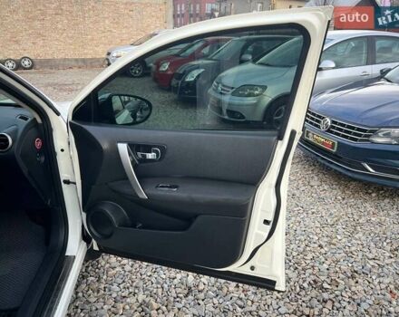 Белый Ниссан Кашкай, объемом двигателя 1.5 л и пробегом 178 тыс. км за 10299 $, фото 15 на Automoto.ua