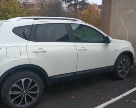 Белый Ниссан Кашкай, объемом двигателя 1.5 л и пробегом 220 тыс. км за 10500 $, фото 4 на Automoto.ua