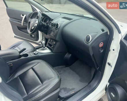 Белый Ниссан Кашкай, объемом двигателя 2 л и пробегом 190 тыс. км за 12000 $, фото 22 на Automoto.ua