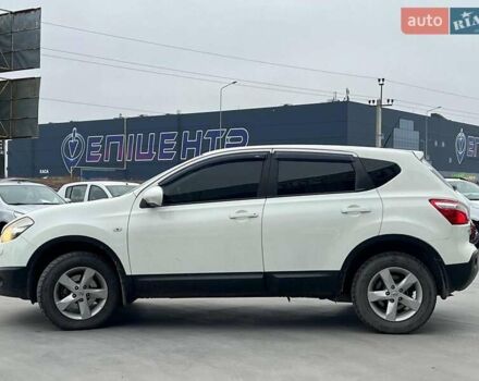 Белый Ниссан Кашкай, объемом двигателя 2 л и пробегом 128 тыс. км за 12490 $, фото 4 на Automoto.ua