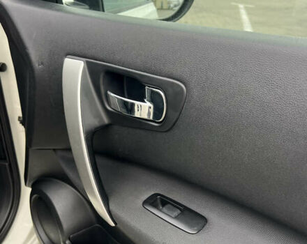 Белый Ниссан Кашкай, объемом двигателя 1.6 л и пробегом 170 тыс. км за 10555 $, фото 32 на Automoto.ua