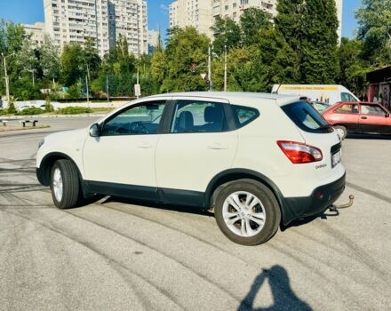 Белый Ниссан Кашкай, объемом двигателя 2 л и пробегом 225 тыс. км за 6500 $, фото 3 на Automoto.ua