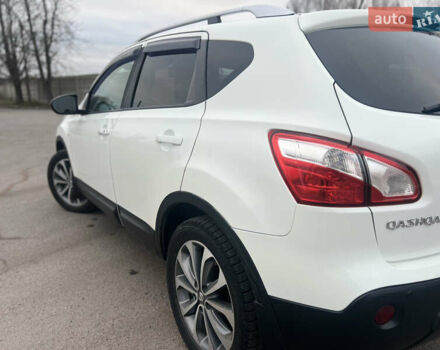 Белый Ниссан Кашкай, объемом двигателя 2 л и пробегом 190 тыс. км за 12000 $, фото 10 на Automoto.ua