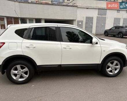 Білий Ніссан Кашкай, об'ємом двигуна 2 л та пробігом 176 тис. км за 11000 $, фото 4 на Automoto.ua