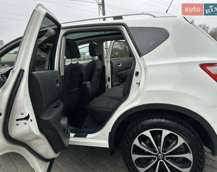 Белый Ниссан Кашкай, объемом двигателя 1.5 л и пробегом 167 тыс. км за 10499 $, фото 21 на Automoto.ua