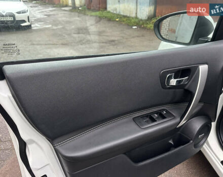 Белый Ниссан Кашкай, объемом двигателя 1.5 л и пробегом 229 тыс. км за 10650 $, фото 23 на Automoto.ua