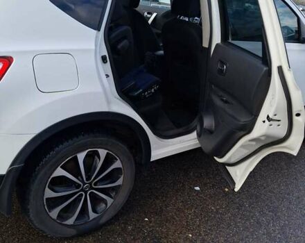 Белый Ниссан Кашкай, объемом двигателя 2 л и пробегом 132 тыс. км за 11084 $, фото 5 на Automoto.ua