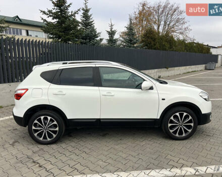 Белый Ниссан Кашкай, объемом двигателя 1.6 л и пробегом 170 тыс. км за 10555 $, фото 7 на Automoto.ua