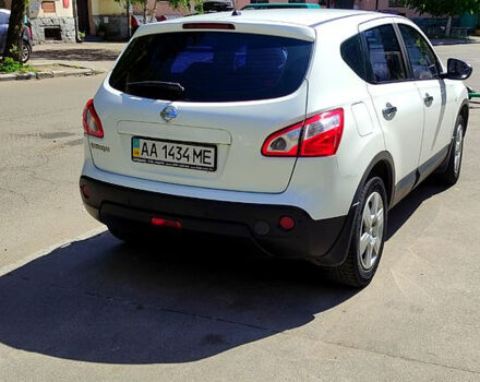 Белый Ниссан Кашкай, объемом двигателя 2 л и пробегом 196 тыс. км за 10300 $, фото 2 на Automoto.ua