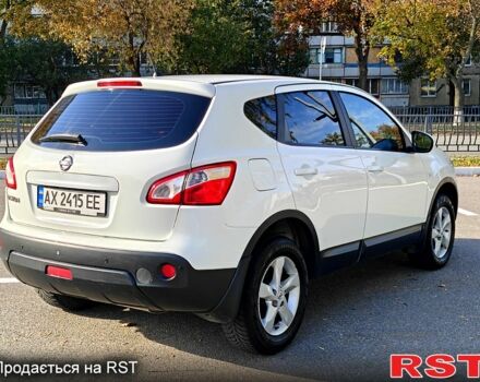 Белый Ниссан Кашкай, объемом двигателя 1.6 л и пробегом 200 тыс. км за 8888 $, фото 3 на Automoto.ua