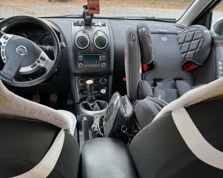 Белый Ниссан Кашкай, объемом двигателя 1.6 л и пробегом 214 тыс. км за 10800 $, фото 6 на Automoto.ua