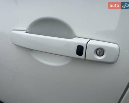 Белый Ниссан Кашкай, объемом двигателя 2 л и пробегом 190 тыс. км за 12000 $, фото 41 на Automoto.ua