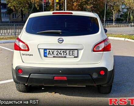Белый Ниссан Кашкай, объемом двигателя 1.6 л и пробегом 200 тыс. км за 8888 $, фото 2 на Automoto.ua