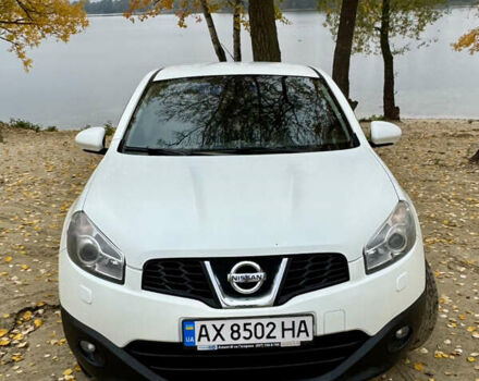 Белый Ниссан Кашкай, объемом двигателя 2 л и пробегом 200 тыс. км за 10000 $, фото 2 на Automoto.ua