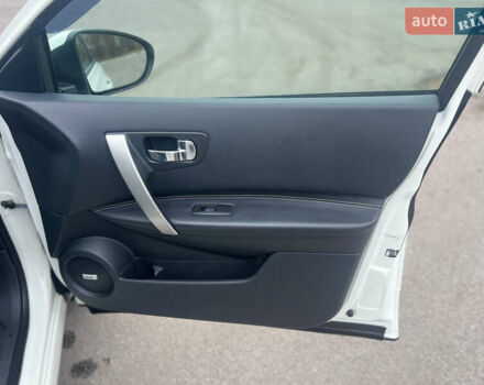 Белый Ниссан Кашкай, объемом двигателя 2 л и пробегом 190 тыс. км за 12000 $, фото 21 на Automoto.ua