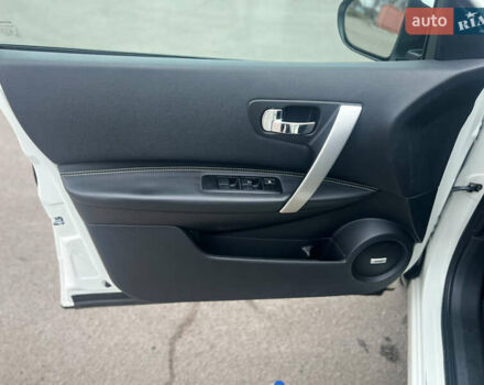 Белый Ниссан Кашкай, объемом двигателя 2 л и пробегом 190 тыс. км за 12000 $, фото 16 на Automoto.ua