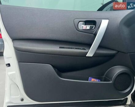 Белый Ниссан Кашкай, объемом двигателя 2 л и пробегом 128 тыс. км за 12490 $, фото 14 на Automoto.ua