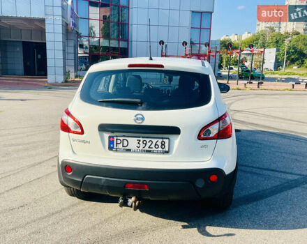 Белый Ниссан Кашкай, объемом двигателя 2 л и пробегом 226 тыс. км за 6400 $, фото 2 на Automoto.ua