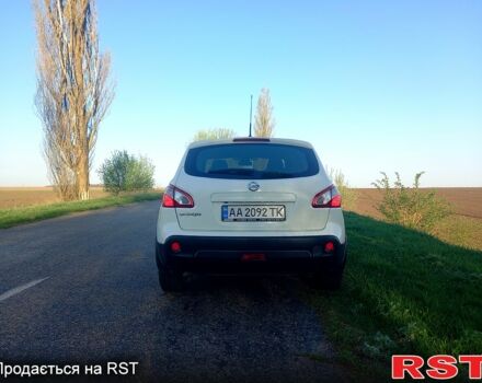 Белый Ниссан Кашкай, объемом двигателя 2 л и пробегом 150 тыс. км за 11900 $, фото 2 на Automoto.ua