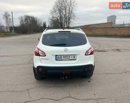 Белый Ниссан Кашкай, объемом двигателя 2 л и пробегом 190 тыс. км за 12000 $, фото 5 на Automoto.ua