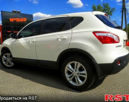Белый Ниссан Кашкай, объемом двигателя 1.6 л и пробегом 223 тыс. км за 10200 $, фото 2 на Automoto.ua
