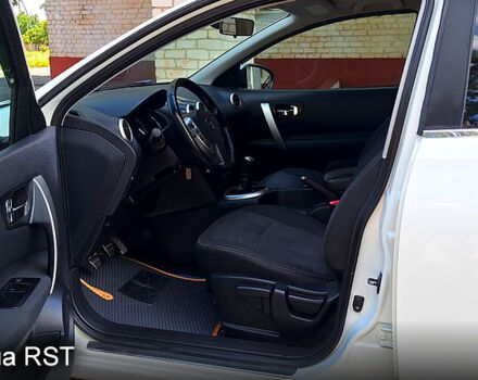 Белый Ниссан Кашкай, объемом двигателя 1.5 л и пробегом 225 тыс. км за 11500 $, фото 7 на Automoto.ua