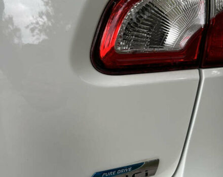 Белый Ниссан Кашкай, объемом двигателя 1.5 л и пробегом 180 тыс. км за 10800 $, фото 25 на Automoto.ua