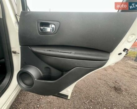 Белый Ниссан Кашкай, объемом двигателя 2 л и пробегом 134 тыс. км за 12000 $, фото 16 на Automoto.ua