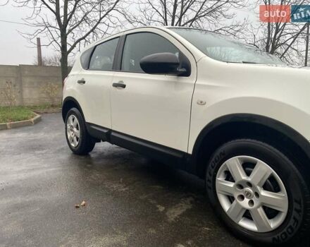 Белый Ниссан Кашкай, объемом двигателя 1.6 л и пробегом 220 тыс. км за 9800 $, фото 3 на Automoto.ua
