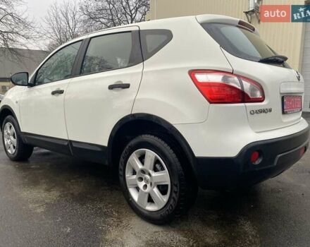 Белый Ниссан Кашкай, объемом двигателя 1.6 л и пробегом 220 тыс. км за 9800 $, фото 4 на Automoto.ua