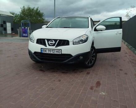 Белый Ниссан Кашкай, объемом двигателя 1.5 л и пробегом 255 тыс. км за 11200 $, фото 4 на Automoto.ua