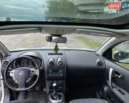 Белый Ниссан Кашкай, объемом двигателя 1.5 л и пробегом 180 тыс. км за 10800 $, фото 19 на Automoto.ua