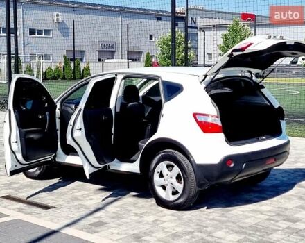 Белый Ниссан Кашкай, объемом двигателя 2 л и пробегом 162 тыс. км за 11899 $, фото 55 на Automoto.ua
