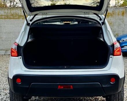 Белый Ниссан Кашкай, объемом двигателя 1.6 л и пробегом 174 тыс. км за 12999 $, фото 74 на Automoto.ua