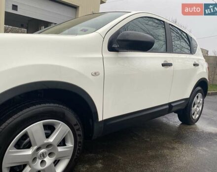 Белый Ниссан Кашкай, объемом двигателя 1.6 л и пробегом 220 тыс. км за 9800 $, фото 2 на Automoto.ua