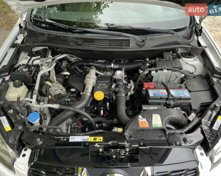 Белый Ниссан Кашкай, объемом двигателя 1.5 л и пробегом 180 тыс. км за 10800 $, фото 11 на Automoto.ua