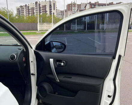 Белый Ниссан Кашкай, объемом двигателя 2 л и пробегом 129 тыс. км за 12900 $, фото 3 на Automoto.ua