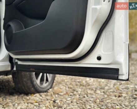 Белый Ниссан Кашкай, объемом двигателя 1.6 л и пробегом 174 тыс. км за 12999 $, фото 125 на Automoto.ua