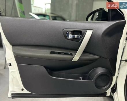 Белый Ниссан Кашкай, объемом двигателя 1.6 л и пробегом 160 тыс. км за 11799 $, фото 12 на Automoto.ua