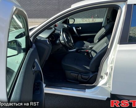 Белый Ниссан Кашкай, объемом двигателя 1.6 л и пробегом 145 тыс. км за 8700 $, фото 3 на Automoto.ua