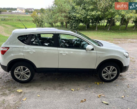 Белый Ниссан Кашкай, объемом двигателя 1.5 л и пробегом 180 тыс. км за 10800 $, фото 6 на Automoto.ua