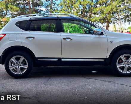 Белый Ниссан Кашкай, объемом двигателя 1.5 л и пробегом 225 тыс. км за 11500 $, фото 4 на Automoto.ua