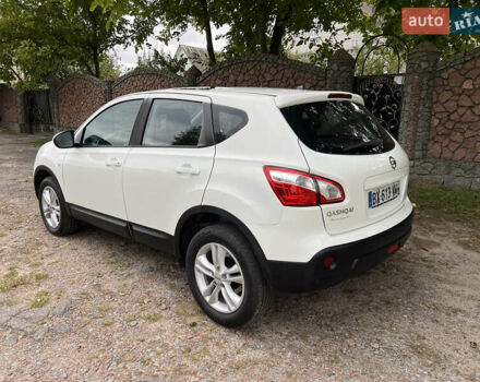 Белый Ниссан Кашкай, объемом двигателя 1.5 л и пробегом 180 тыс. км за 10800 $, фото 3 на Automoto.ua