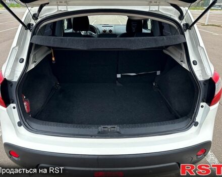 Білий Ніссан Кашкай, об'ємом двигуна 2 л та пробігом 128 тис. км за 11500 $, фото 6 на Automoto.ua