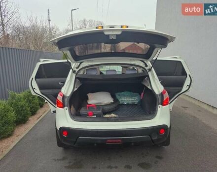 Белый Ниссан Кашкай, объемом двигателя 1.6 л и пробегом 172 тыс. км за 10500 $, фото 9 на Automoto.ua